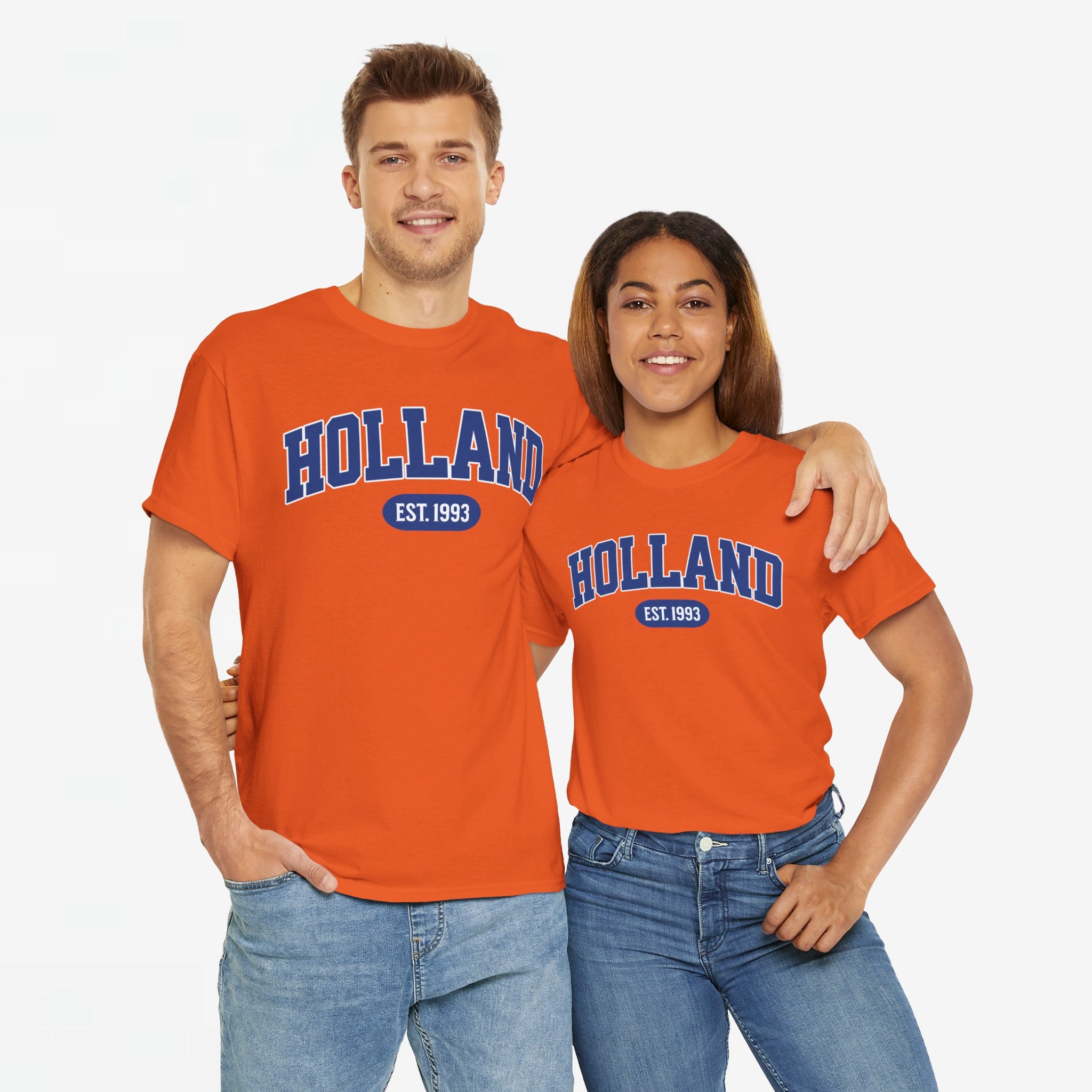 Oranje T-shirt voor EK, WK en Koningsdag - Personaliseer met Naam, Jaar & Rugnummer - HOLLAND (blauwe tekst)