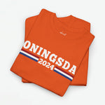 Oranje heren T-shirt opgevouwen, grote witte 'KONINGSDAG 2024' print
