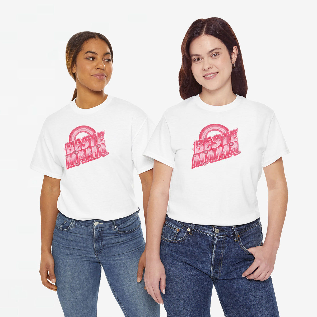 Oversized T-shirt voor mama in wit met roze “BESTE MAMA” opdruk, gedragen
