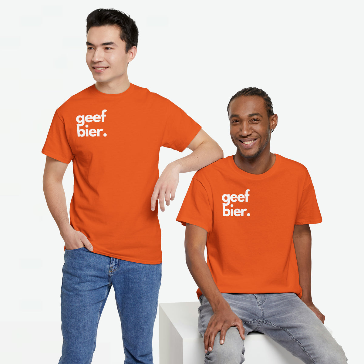 Oranje oversized T-shirt met korte mouwen en witte 'geef bier.' voorprint.