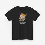 Zwart t-shirt met bloemenboeketprint en sierlijke tekst op de borst