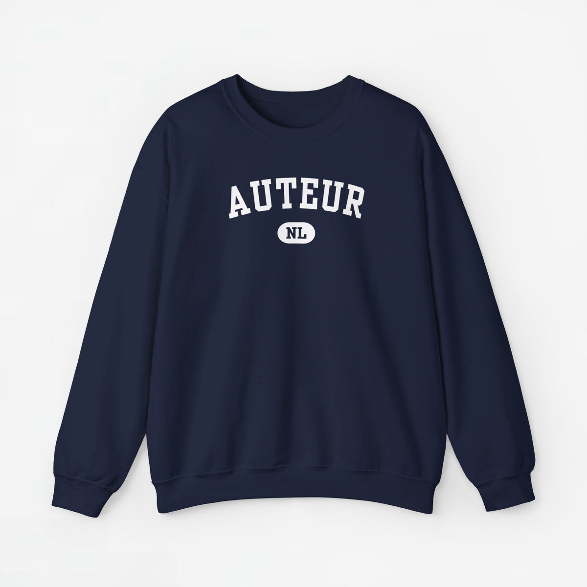 Marineblauwe sweater met ronde hals en borstprint 'AUTEUR' NL.