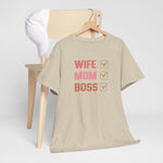 Sandkleurige t-shirt met opdruk 'WIFE MOM BOSS' en groene vinkjes, los