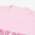 Roze T-shirt met ronde hals en gedeeltelijke 'Beste Mama Ooit' opdruk.