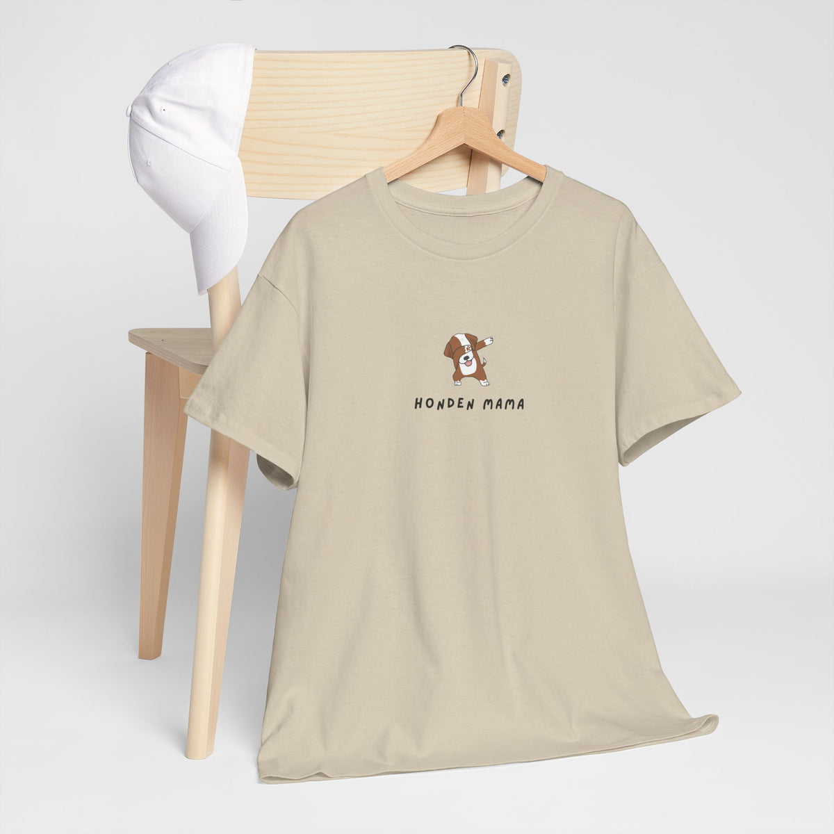 Oversized T-shirt beige losjes draperen met borstprint "HONDEN MAMA"