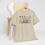 Beige oversize T-shirt met kleurrijke 'Mama' opdruk en bloemen, voorzijde zichtbaar.