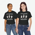 Zwarte oversized t-shirt met voorprint 'DON'T WORRY' en 'BIER HAPPY', bij twee vrouwen