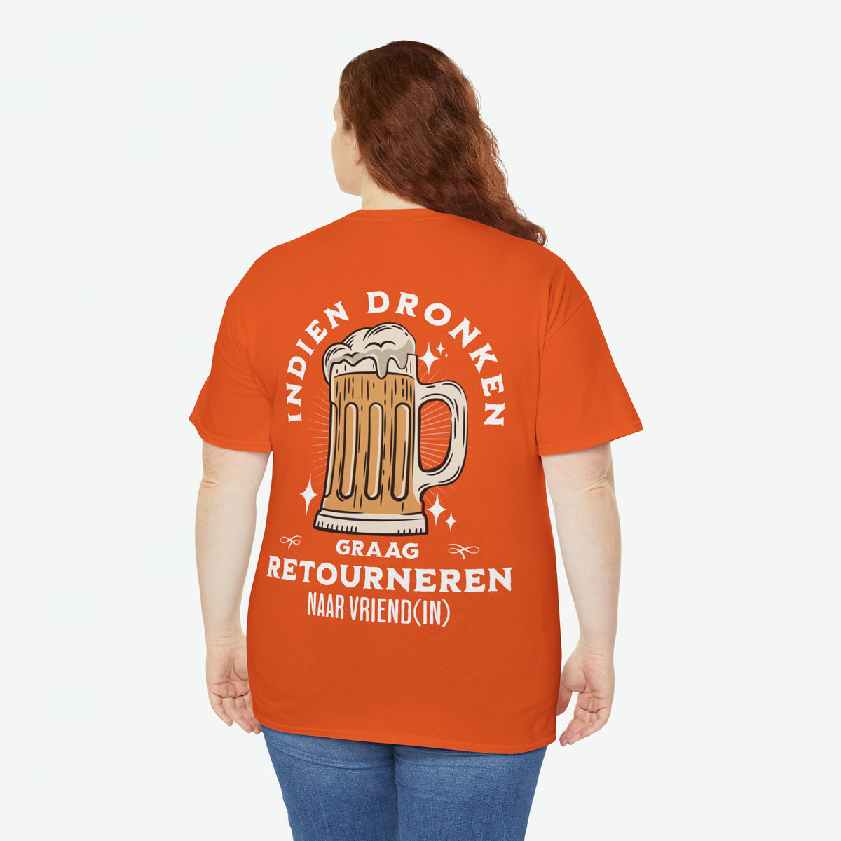 Oranje oversized dames t-shirt met grote biermok-print en tekst op de achterkant