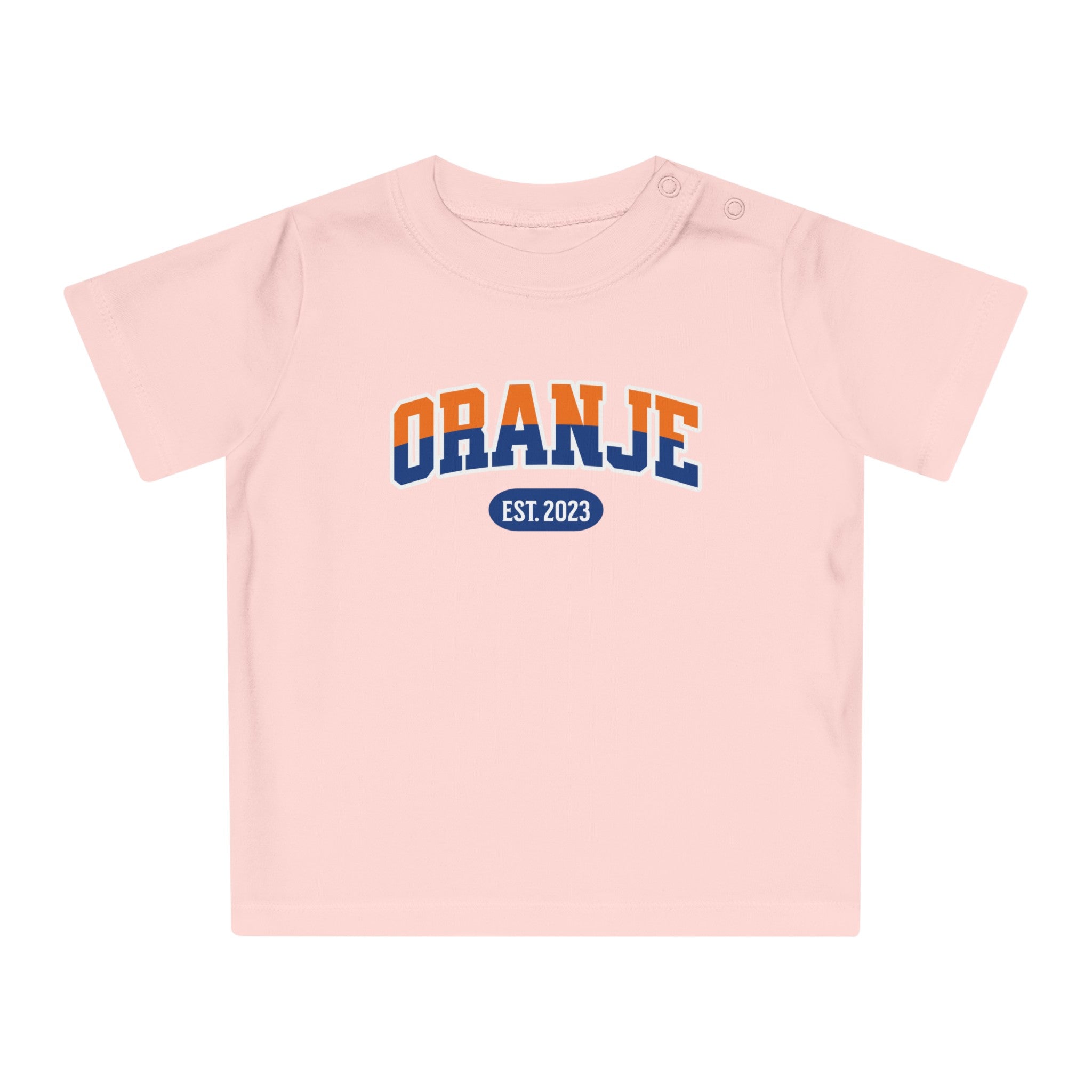 Baby T-shirt voor EK, WK en Koningsdag - Personaliseer met Naam, Jaar & Rugnummer - ORANJE (oranje en blauwe tekst)