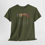 T-shirt olijfgroen met bloemenprint en sierlijke namen in wit op de borst