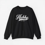 Gepersonaliseerde sweatshirt zwart met opdruk “Hubby” en “EST. 2024” op de borst