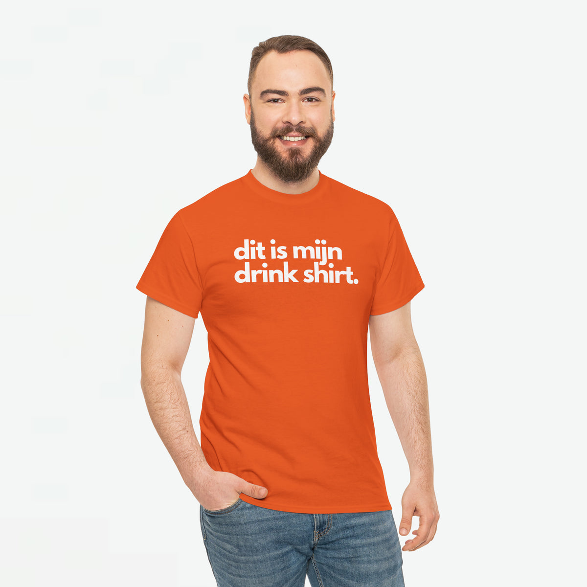 Oranje T-shirt met voorprint 'dit is mijn drink shirt'.