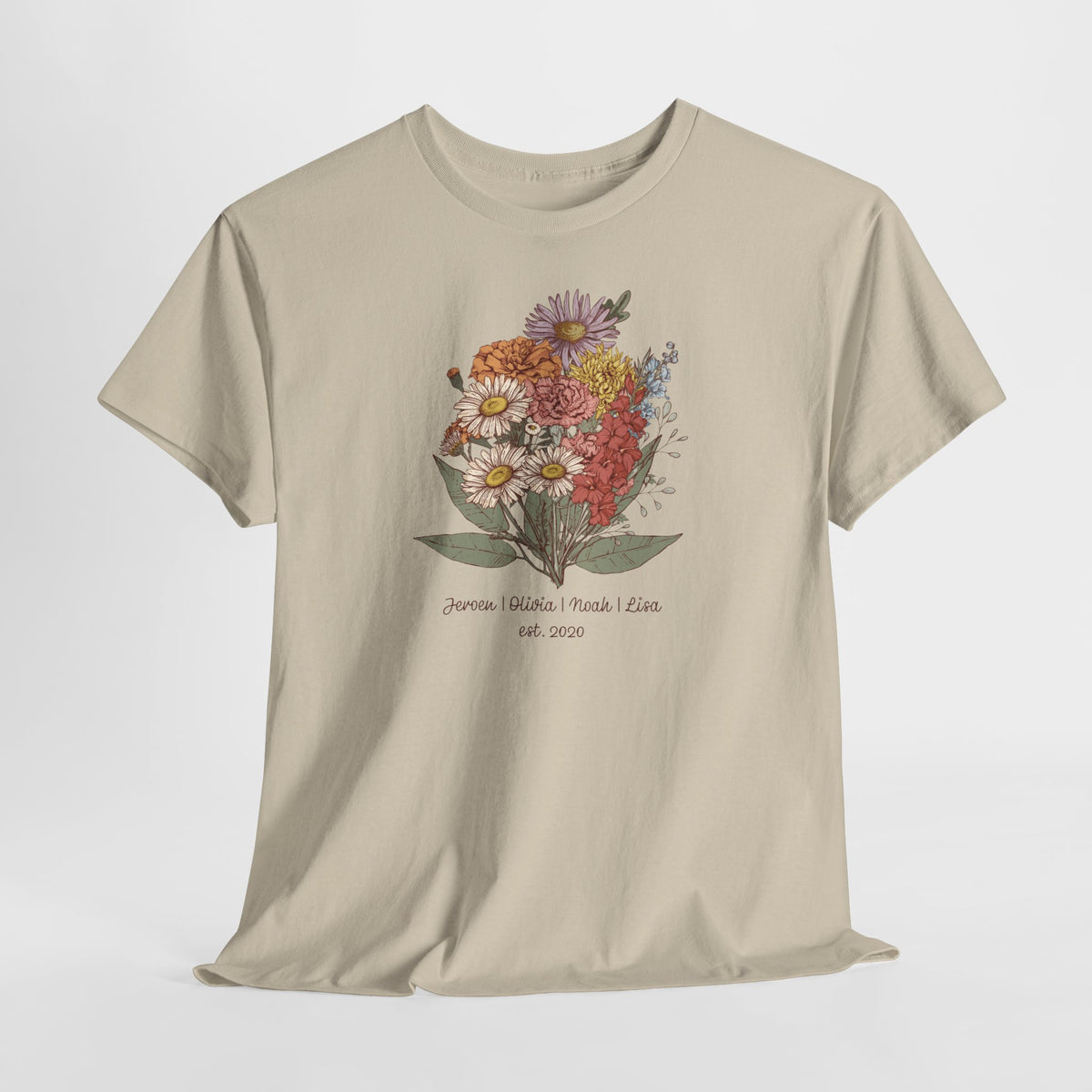 Beige t-shirt met bloemenprint op de borst en kleine tekst eronder