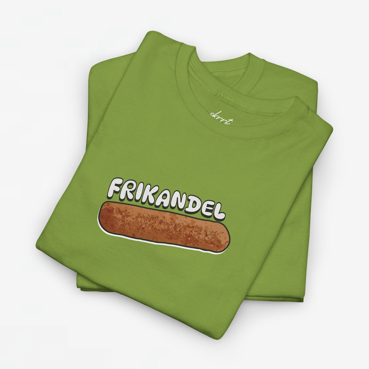 Groen T-shirt met frontprint van frikandelworst en ronde hals.