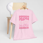 Lichtroze oversized T-shirt met roze “MAMA”-print, op houten hanger