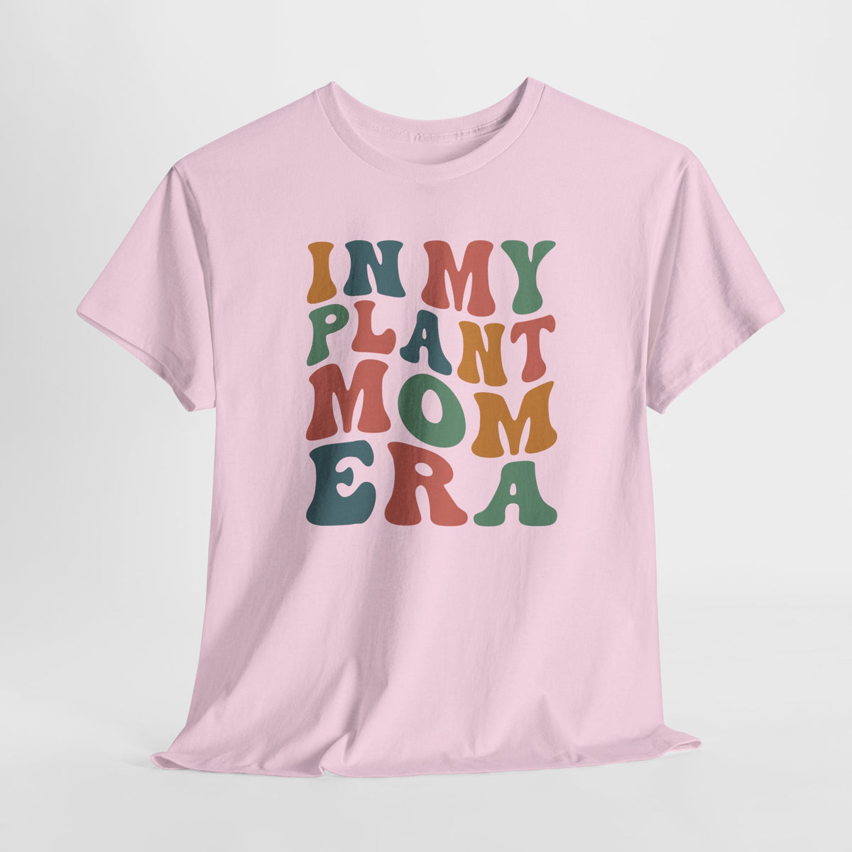 Roze oversized T-shirt met ronde hals en multikleurenprint “IN MY PLANT MOM ERA”.