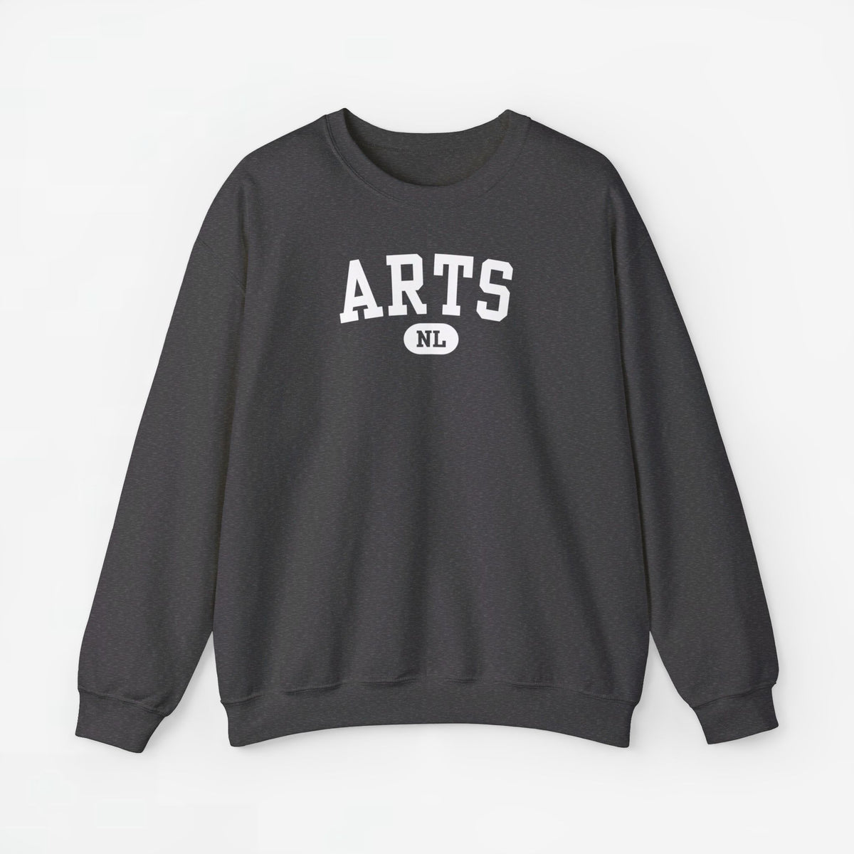 Donkergrijze sweatshirttrui met ronde hals en witte “ARTS” print met “NL” logo