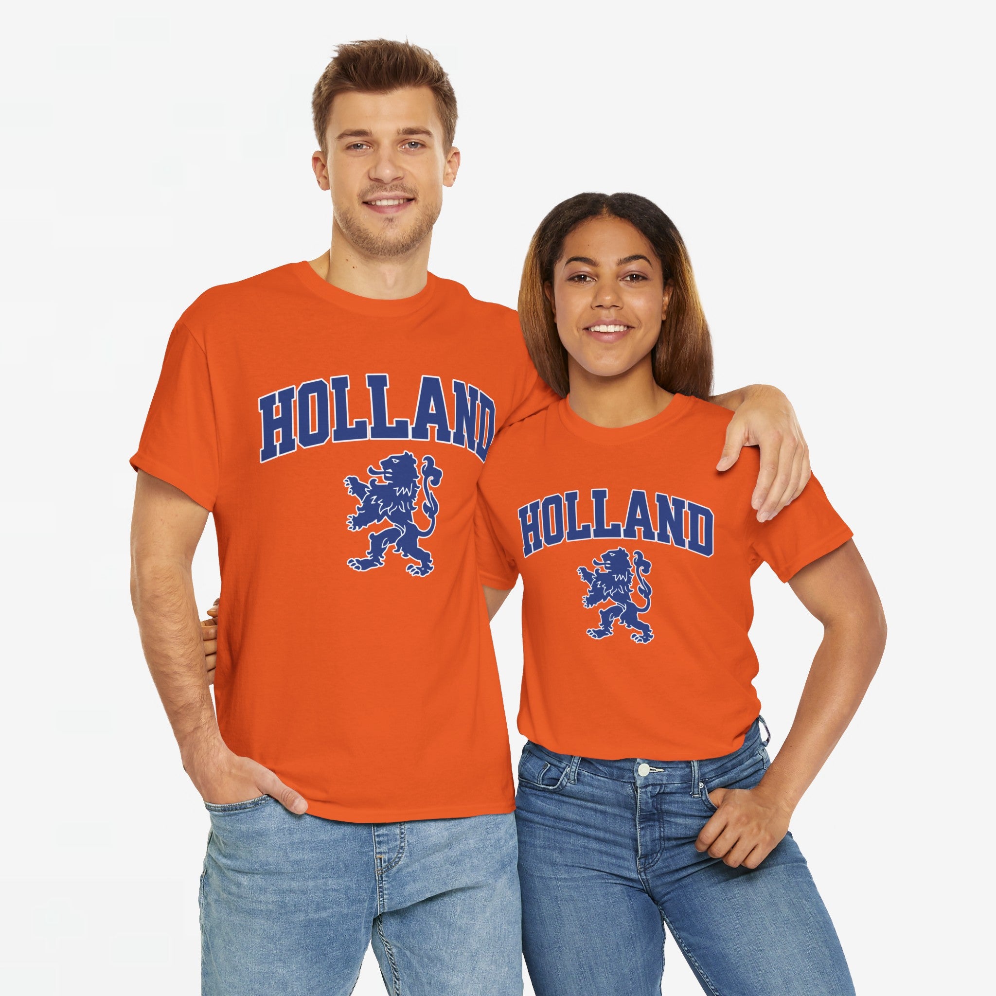 Oranje T-shirt voor EK, WK en Koningsdag - Personaliseer met Naam & Rugnummer - HOLLAND met Leeuw (blauwe tekst)