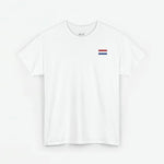 Wit T-shirt met korte mouwen en kleine rood-wit-blauwe vlagprint op de borst