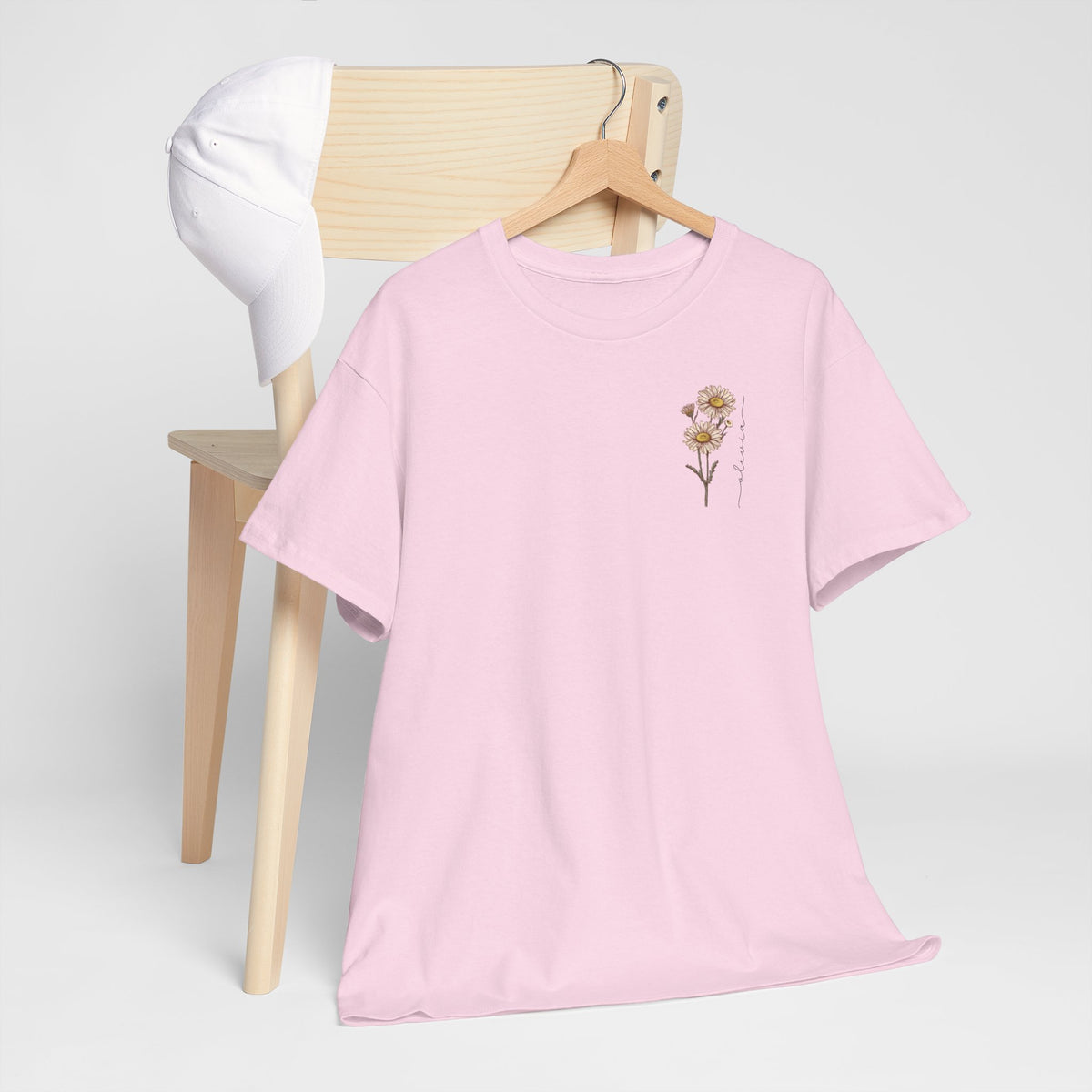 Roze T-shirt met kleine bloemetjesprint op de borst
