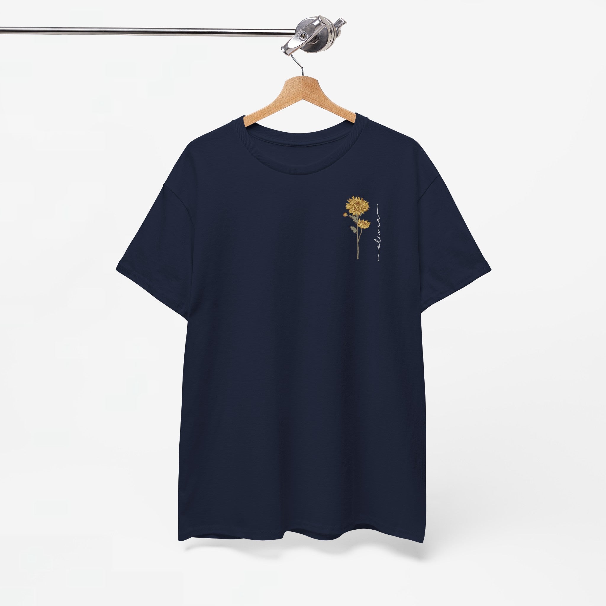 Gepersonaliseerde Moederdag Mama Cadeau - T-shirt - Geboortemaand bloem met naam - kleine print (witte tekst)