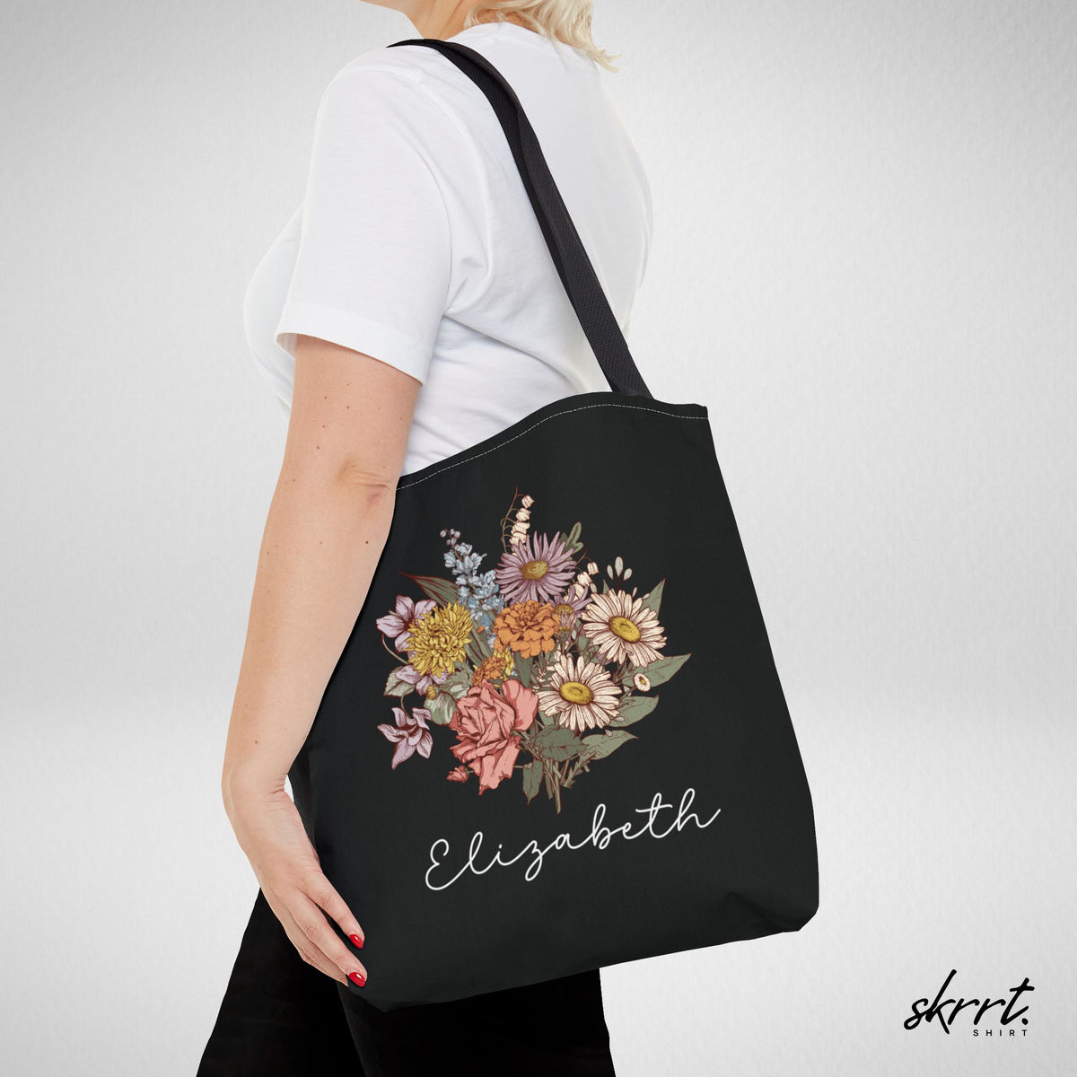 Zwarte tote bag met bloemenboeket en naam Elizabeth, schouder gedragen
