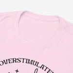 Roze T-shirt close-up van ronde halsboord en zachte stof
