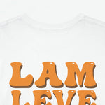 Witte T-shirt met grote oranje letters en biermotief op de achterzijde.