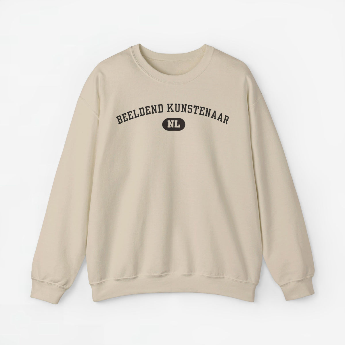 Beige trui met 'Beeldend kunstenaar' print en NL-logo