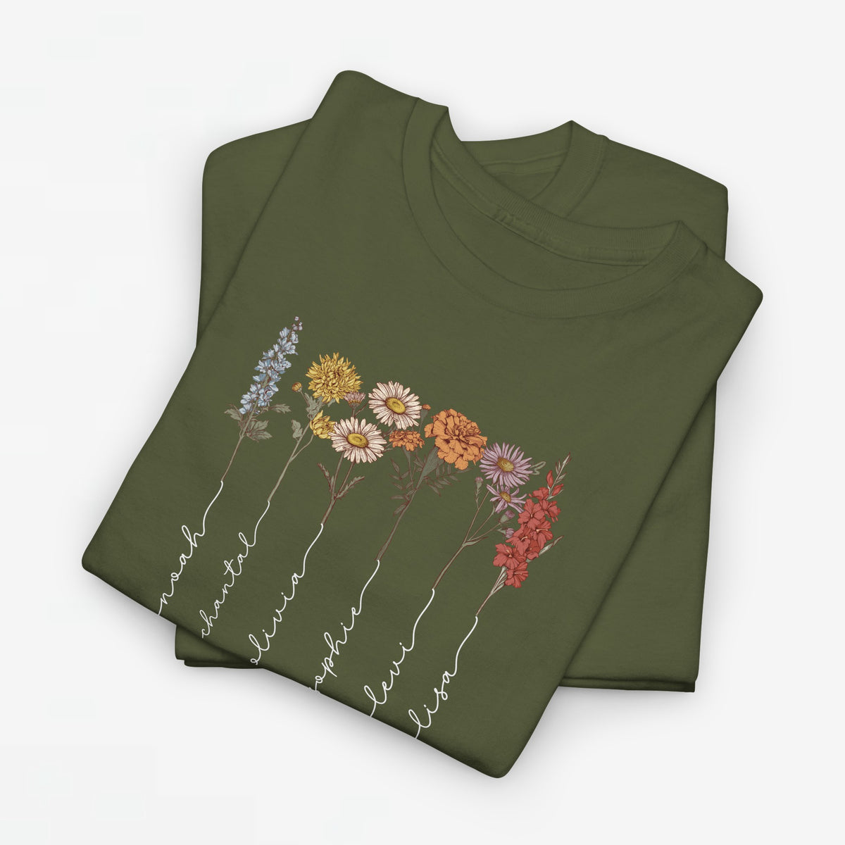 Legergroen t-shirt met bloemenprint en witte sierlijke namen, front opgevouwen
