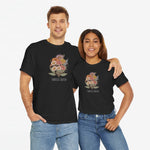 Set van zwarte T-shirts met bloemenboeketprint en 'FAMILIE JANSEN' op de borst
