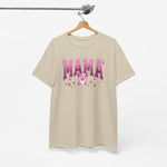 Beige t-shirt op hangertje met ronde hals en roze “MAMA’”-print op de borst