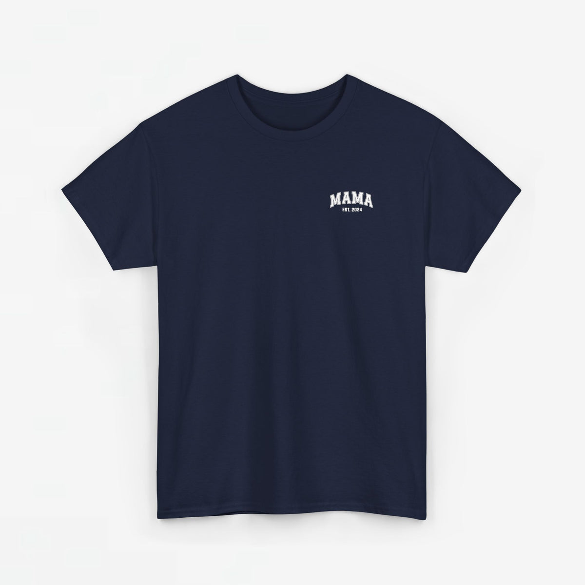 Navy t-shirt voor mama met kleine borstprint en EST-tekst
