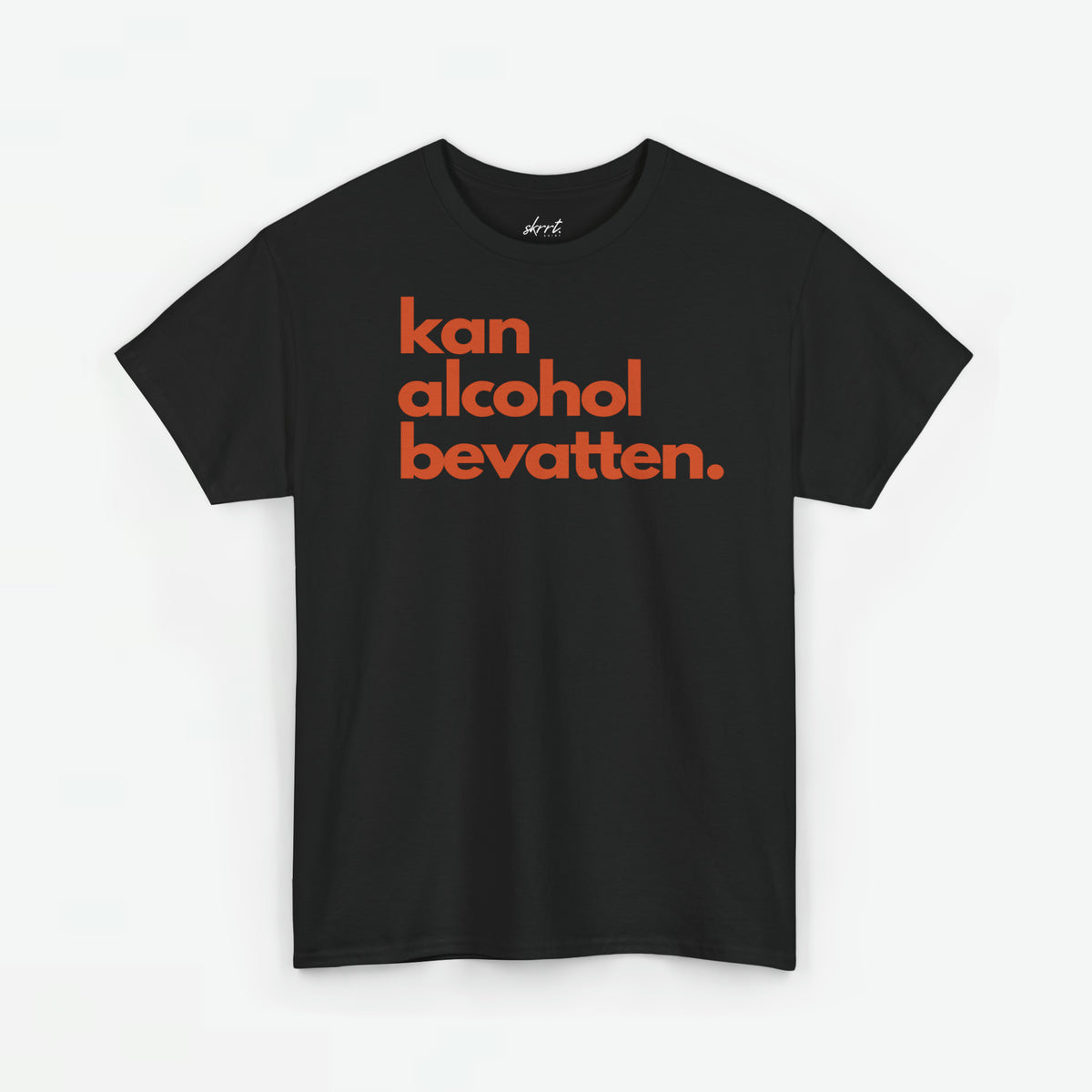 Zwart T-shirt met rode voorprint 'kan alcohol bevattten.'