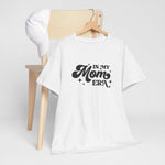 Wit oversized T-shirt met ronde hals en zwarte tekstprint “In My Mom Era”.