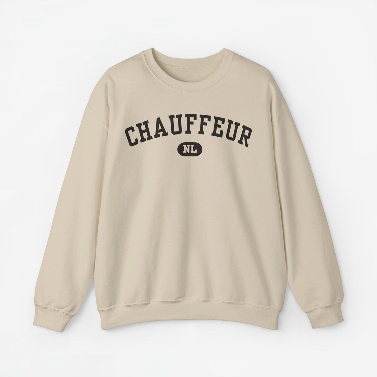 Beige sweater met ronde hals en print “CHAUFFEUR” met klein NL-logo op de borst.