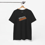 Zwarte T-shirt met frikandelprint op de achterkant, korte mouwen en ronde hals.