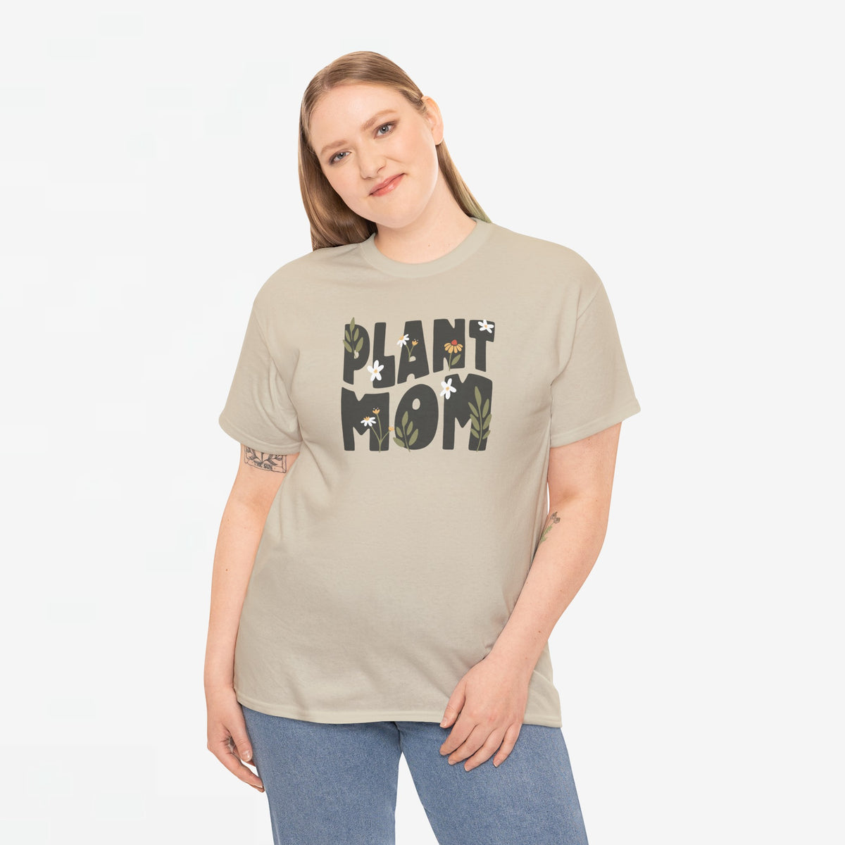 Oversized zandkleurig t-shirt met 'Plant Mom' plantenprint op de borst.