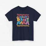 Donkerblauw T-shirt met ronde hals en kleurrijke 'Somebody's Broke Mama'-print