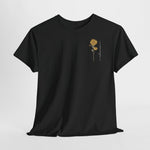 Zwart T-shirt met kleine gele bloemprint op de borst