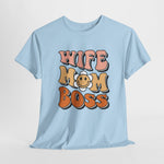 Lichtblauw T-shirt met opdruk 'WIFE MOM BOSS' op de borst