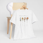 Wit T-shirt met bloemenprint en “Mama's Bloemen” op de borst.