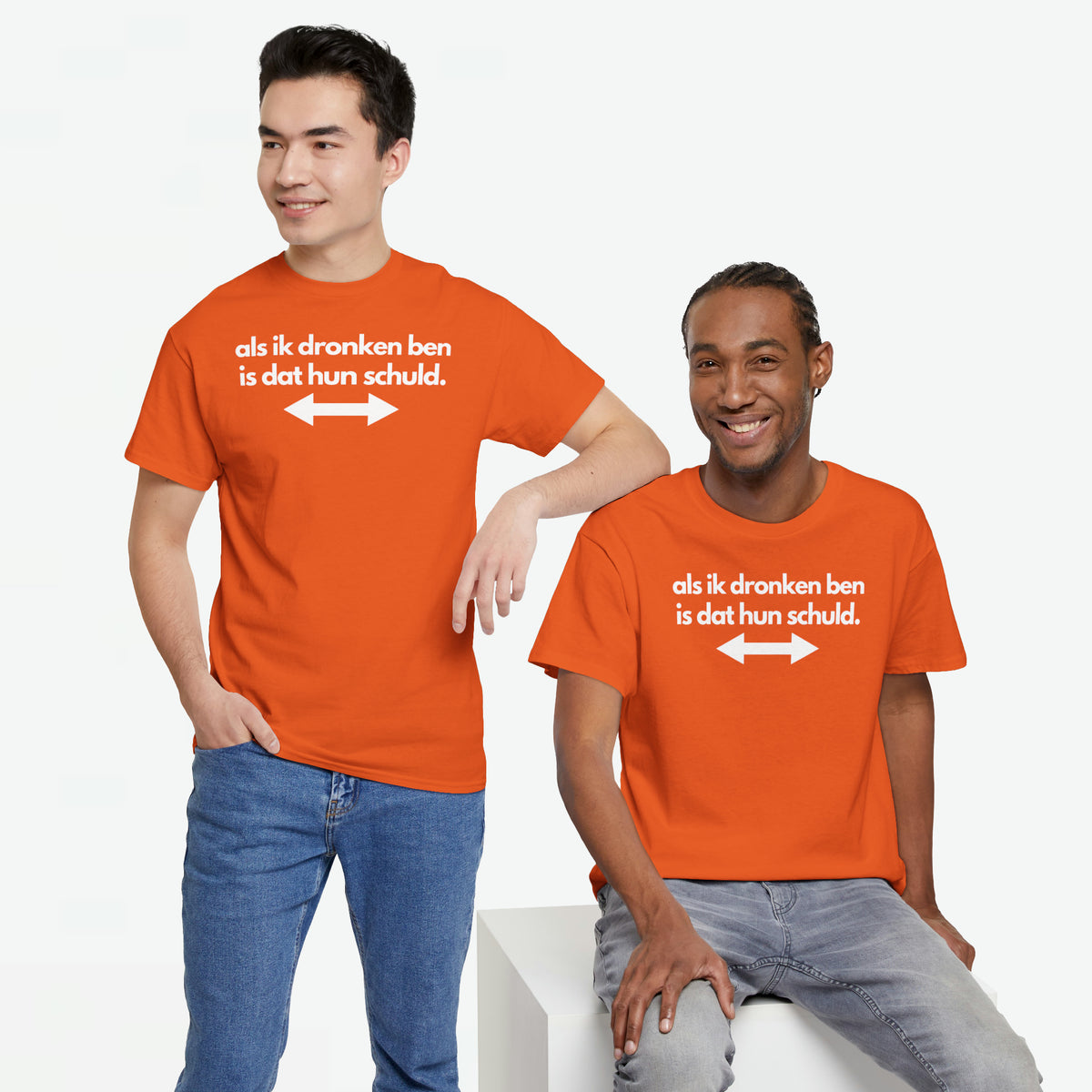 Oranje oversized T-shirt met frontprint, ronde hals en korte mouwen, iets losvallend.