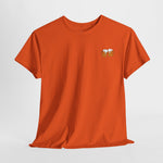 Oranje T-shirt met klein borstlogo met biermotief op de borst.