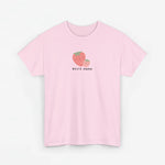 Roze T-shirt met korte mouw en aardbeienprint met “BESTE MAMA”.