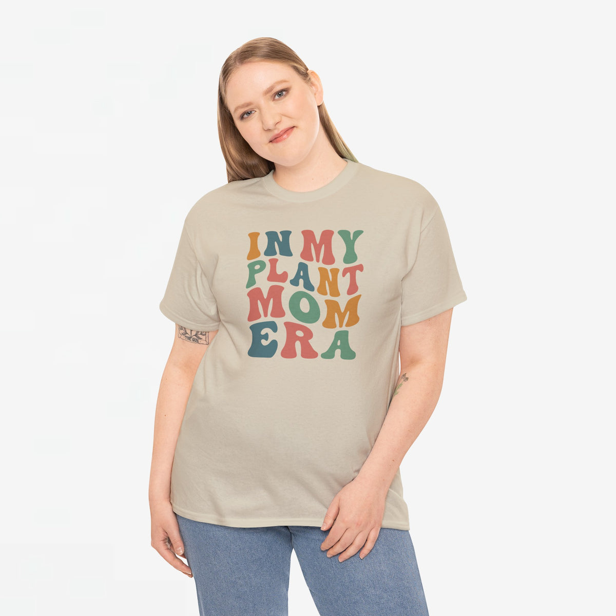 Beige T-shirt met ronde hals en kleurrijke plant-mom print op de voorkant