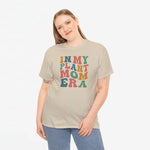 Beige T-shirt met ronde hals en kleurrijke plant-mom print op de voorkant