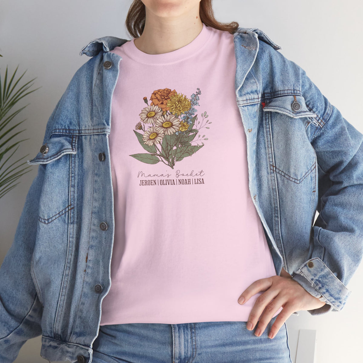 Roze T-shirt met bloemenboeket-opdruk en tekst, ronde hals en korte mouwen