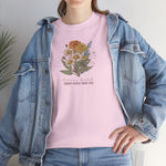 Roze T-shirt met bloemenboeket-opdruk en tekst, ronde hals en korte mouwen