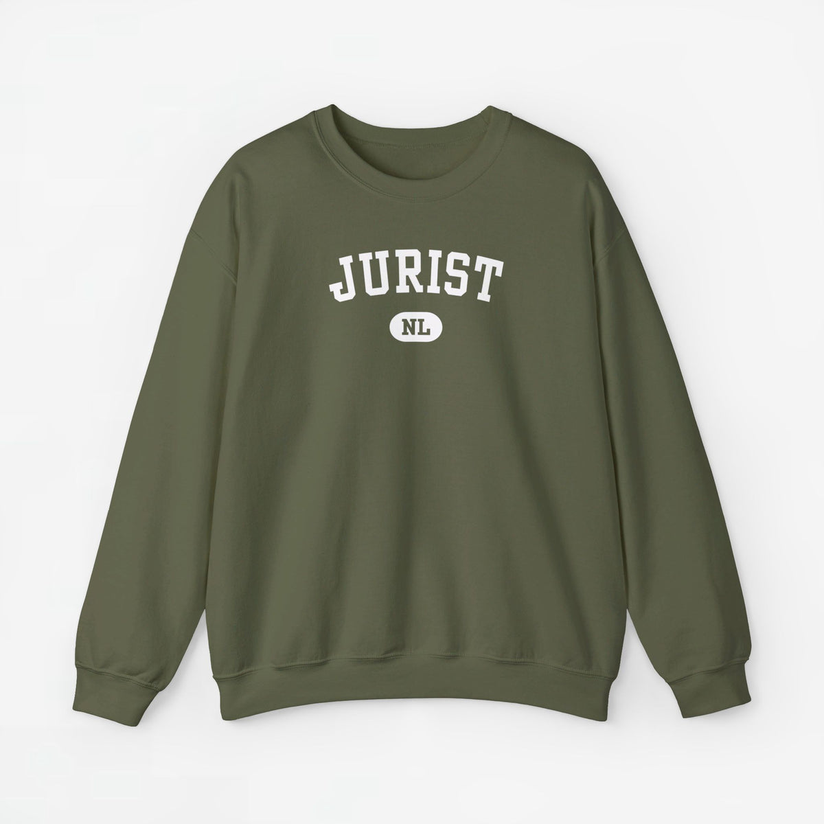Militairgroene sweater met borstprint “JURIST” en “NL” in ronde badge
